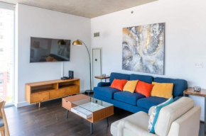2BR Modern Glass Loft w/ In&Out Parking, Pool, Gym and Balcony by ENVITAE